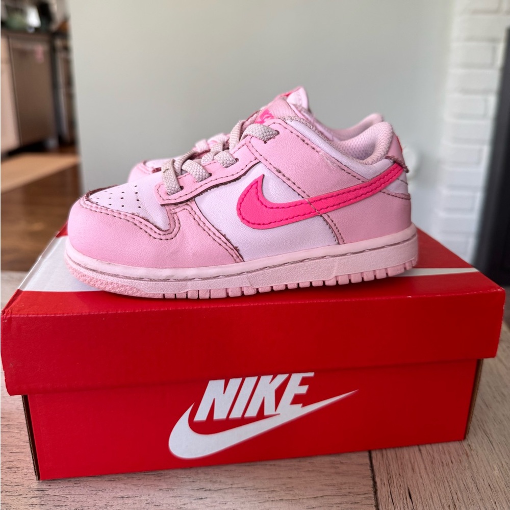 Nike Triple Pink Dunks